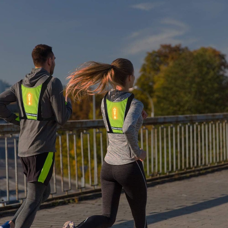سترة أمان بإضاءة LED مع جهاز ت - مراجعة Cycling Visibility Gear وسعره