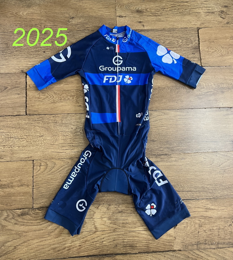بدلة جلدية مقطوعة بالليزر 2026 - مراجعة Cycling Gear Sale وسعره